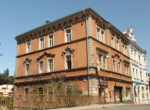 Pohled na cely dum z mostu pres Jizeru